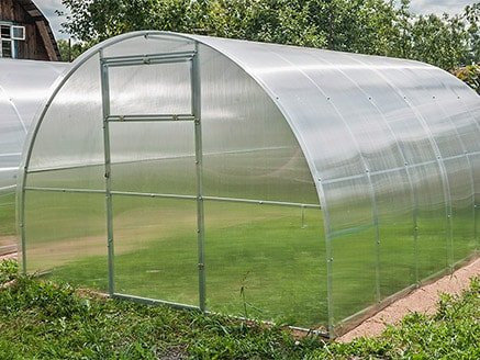 Teplitsa-iz-polikarbonata-truba-20h20-mm.-GARANT-Lider-Usilennaya-4-metra-shag-067-m.-s-polikarbonatom-35-mm