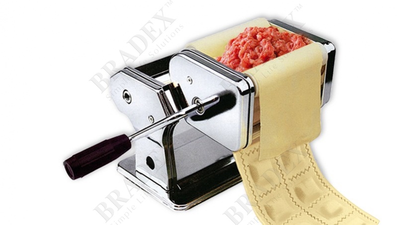 Mashinka-dlya-prigotovleniya-ravioli-i-raskatyvaniya-testa-dlya-pasty-BRADEX-TK-0094